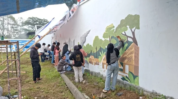 Sesko TNI Gandeng Mahasiswa Bandung, Lukis Mural Kebangsaan di HUT ke-52