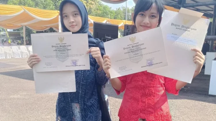 Atas Prestasinya Nay Sunda Diberi Penghargaan di HUT Subang