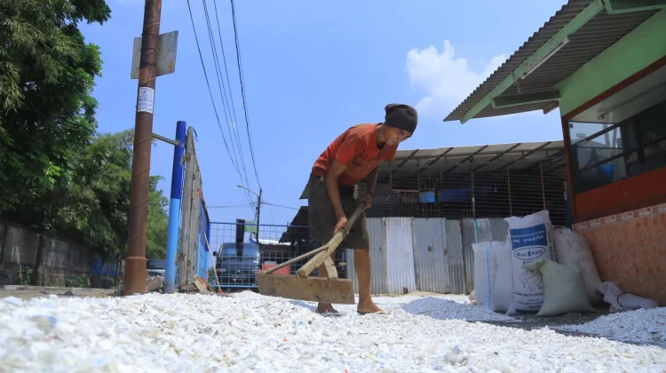 Harga Plastik Bungkus Melonjak hingga 4 Kali Lipat, UMKM Kuliner Terdampak