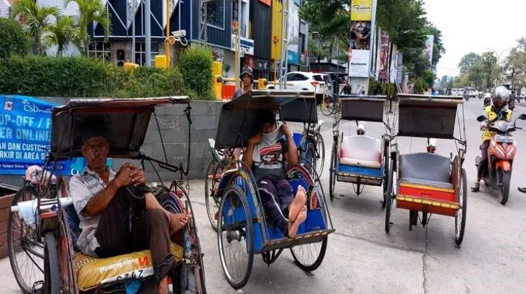Dampak adanya ojek online terhadap tukang becak