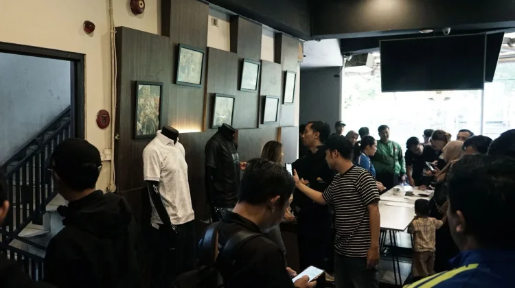 Bobotoh Rela Antre Demi Dapatkan Jersey Persib x Weekend Offender
