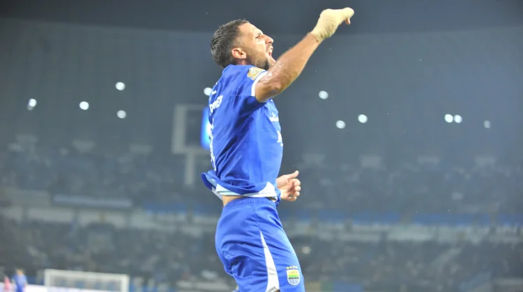 Tundukan Bali United 3-2, Persib Jaga Jarak Aman di Puncak Klasemen