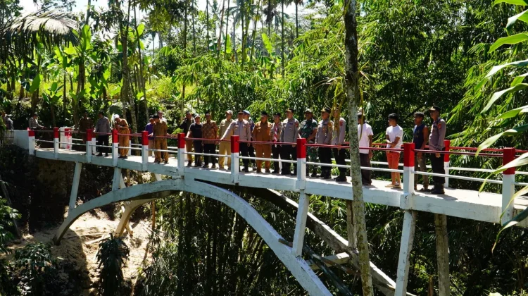 Polres Tasikmalaya Renovasi Jembatan, Warga Kembali Nikmati Akses Layak