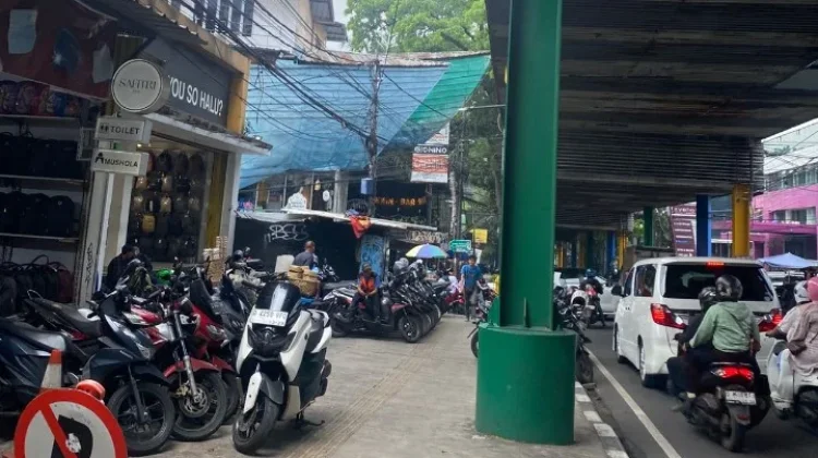 Memulihkan Fungsi Trotoar bagi Pejalan Kaki