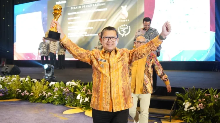 Raih Penghargaan, Wabup Subang Minta BPR Gemi Nastiti Terus Berkembang