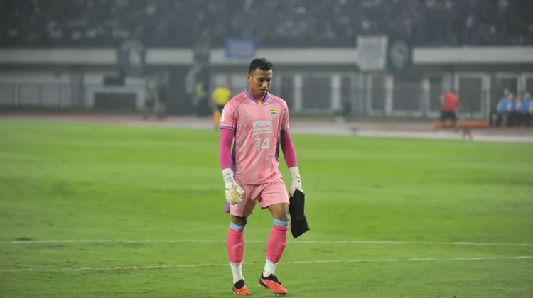 Belum Pecahkan Rekor Tak Kebobolan, Teja Pentingkan Kemenangan Persib