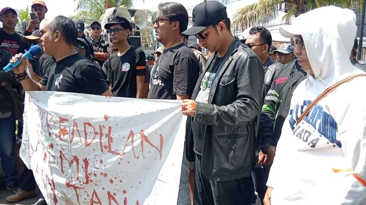 Puluhan Massa Dukung PN agar Proses Mafia Tanah Diusut Tuntas