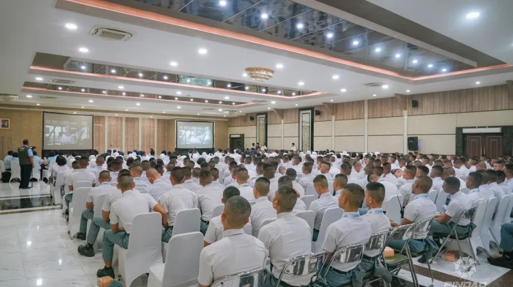 Siswa Taruna Nusantara Kenali Produk Pertahanan dalam Negeri