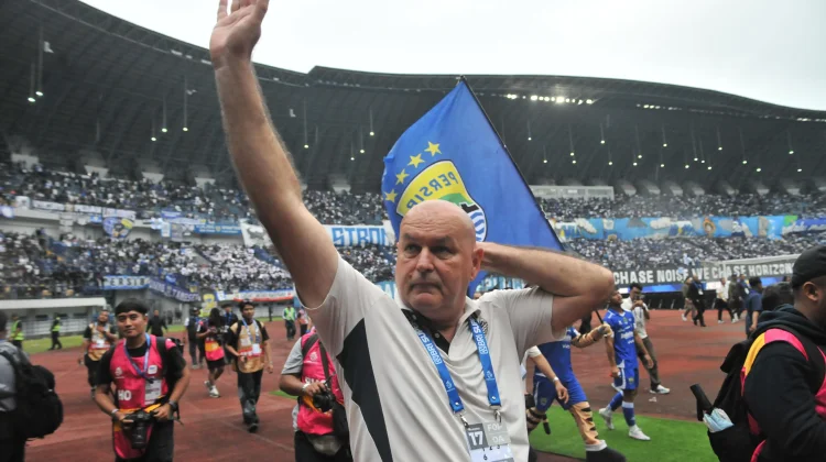 Bojan Hodak Bicara Soal Peluang Pecahkan Rekor Pelatih Legendaris Persib