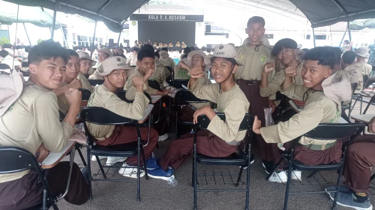 Ikut Siliwangi Santri Camp, Santri Pandeglang Asah Disiplin dan Bela Negara