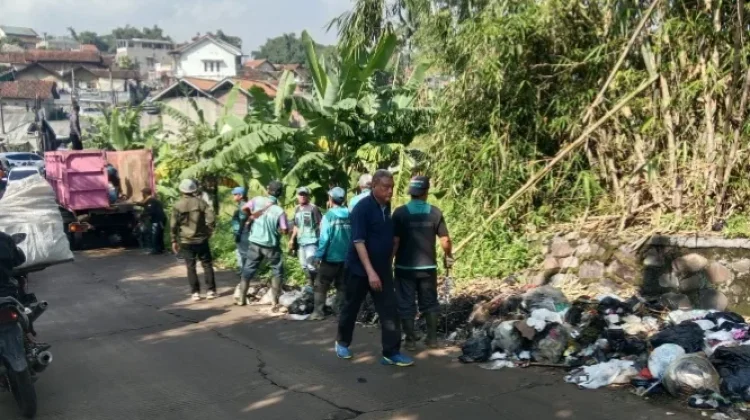 Ribuan ASN Pemkab Bandung Serentak Bersihkan Lingkungan di 31 Kecamatan