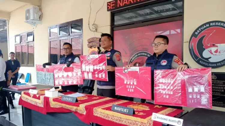 Sita Setengah Kg Lebih Sabu Senilai 1 Miliar, Polres Cianjur Tangkap Seorang Kurir