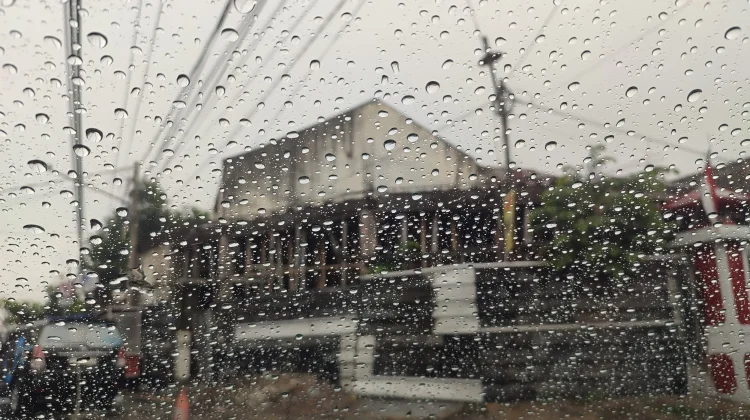 Hujan Ringan Dominasi Cuaca Bandung hingga Sore