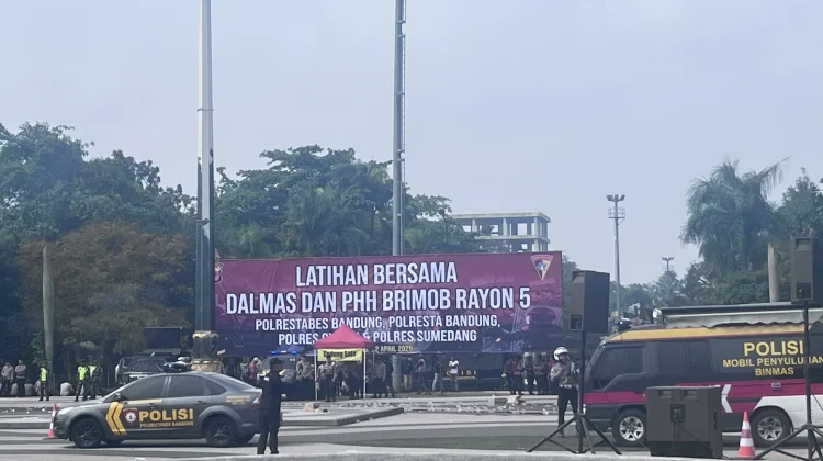 Empat Polres Gelar Latihan Antisipasi Unjuk Rasa di Tegallega Bandung