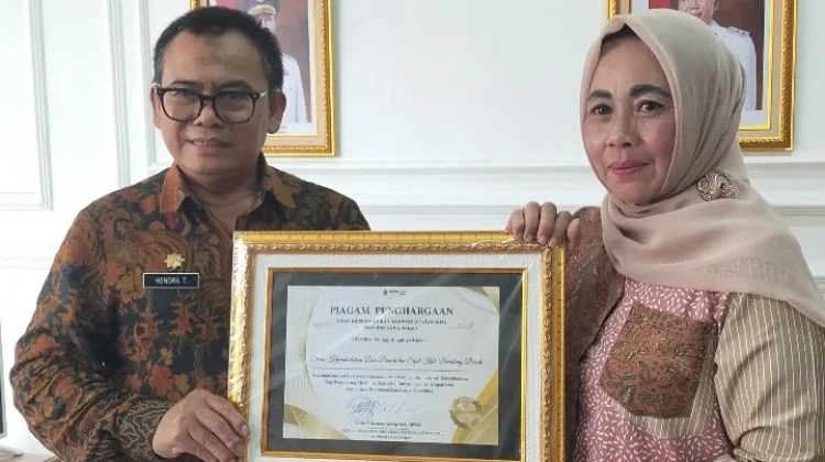 Disdukcapil KBB Raih Penghargaan Layanan Inklusif Disabilitas di Jabar