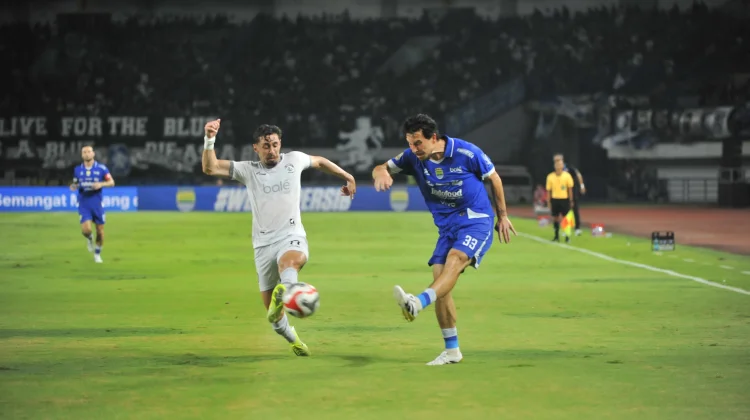 Persib Gagal Menang Lawan Arema FC di Stadion GBLA