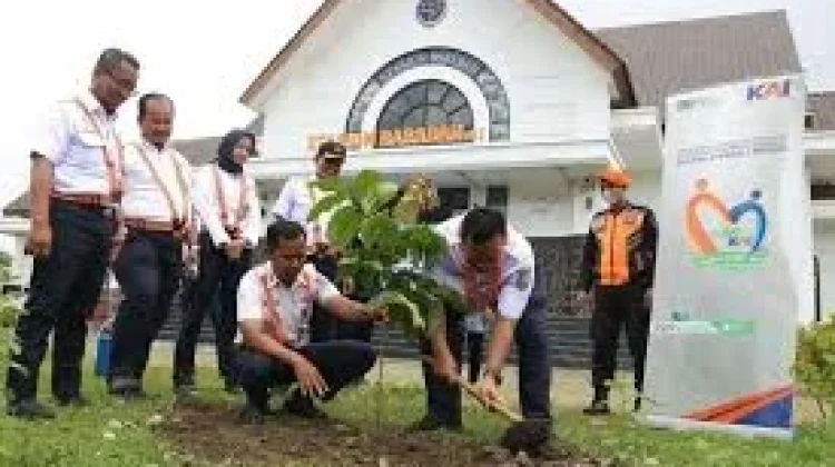 Penanaman 4.500 Pohon, Perkuat Komitmen Lingkungan Berkelanjutan KAI