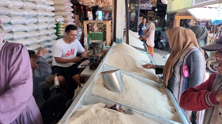 Pasokan Melimpah, Harga Beras di Pasar Cikurubuk Kota Tasikmalaya Turun