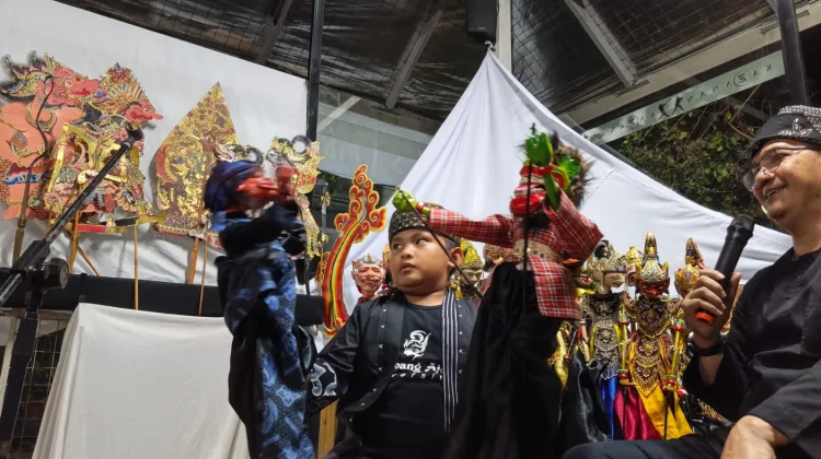 Dalang Cilik Aden Azka Astroberi Putra Jadi Pembuka Suluk Hijrah Mahjura