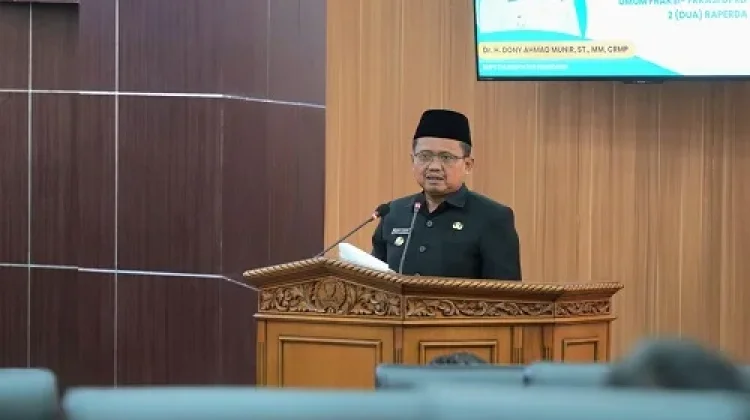 Bupati Sumedang Sampaikan Jawaban atas Pandangan Fraksi terkait Dua Raperda