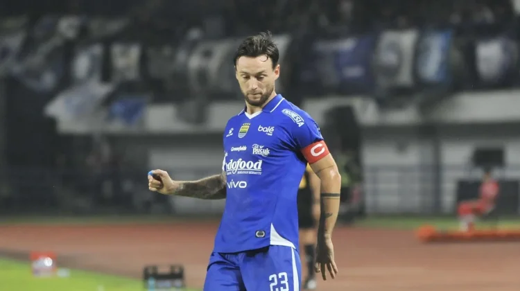 Persib Bandung Tinggalkan Euforia, Klok Minta Fokus Empat Laga Penentu