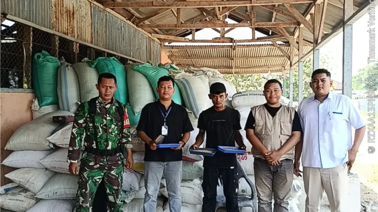 Babinsa Koramil Binong Gelar Giat Pendampingan Jemput Gabah Dari Mitra Bulog