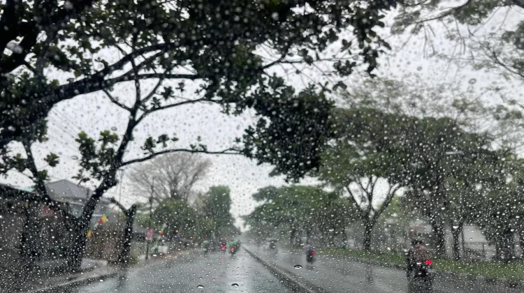Hujan Sedang Diprediksi Warnai Cuaca Bandung Siang Hari