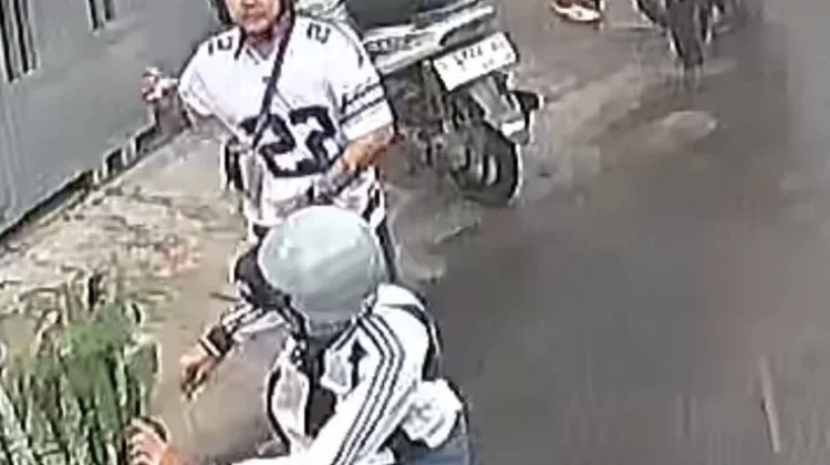 Cerita Kurir yang Dibegal saat Berteduh di Astanaanyar, Pelaku Todong Pisau