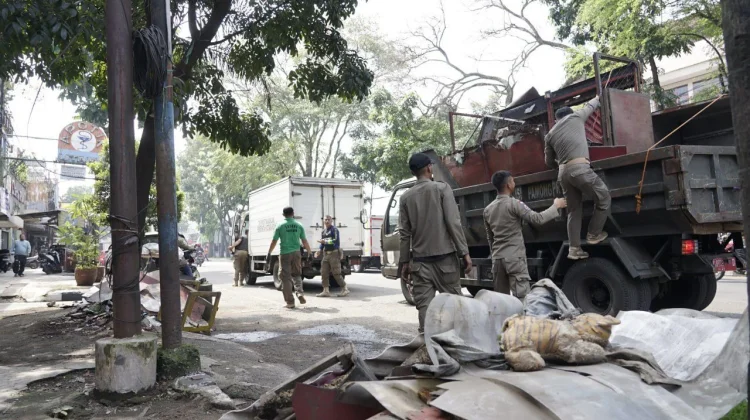 Satpol PP Bandung Sosialisasikan 7.000 PKL di 12 Kecamatan jelang Operasional BRT
