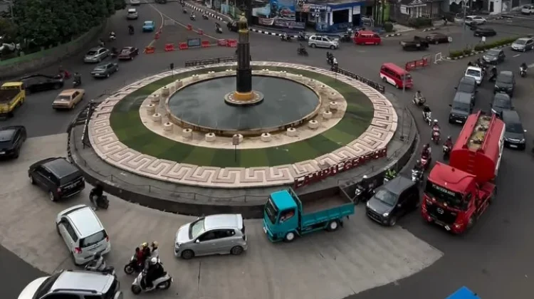 Pesona Tugu Lampu Gentur Ikon Cianjur