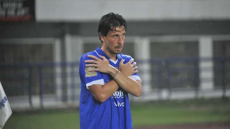 Thom Haye Fokus Bawa Persib Menang atas Persija di Jakarta