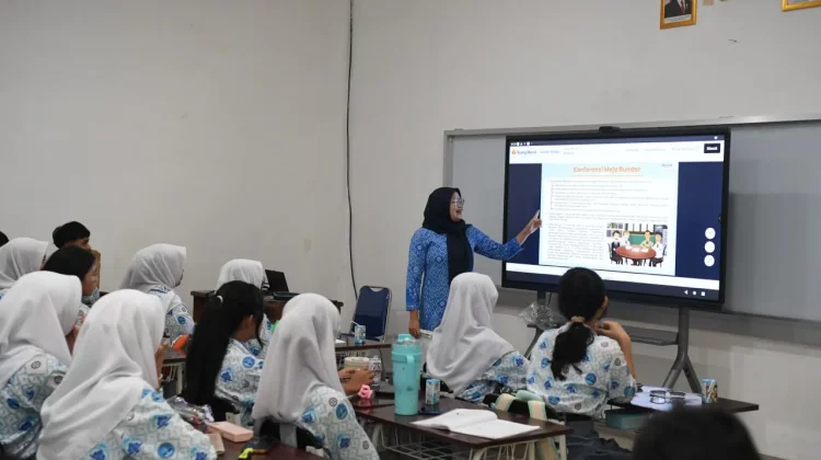 Pemerintah Jamin Kesejahteraan dan Kepastian Hukum Guru Non-ASN