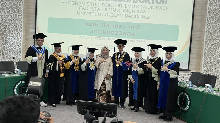 Semangat Belajar tanpa Batas, Dr. Asih Handayanti Raih Gelar Doktor di Usia 60 Tahun