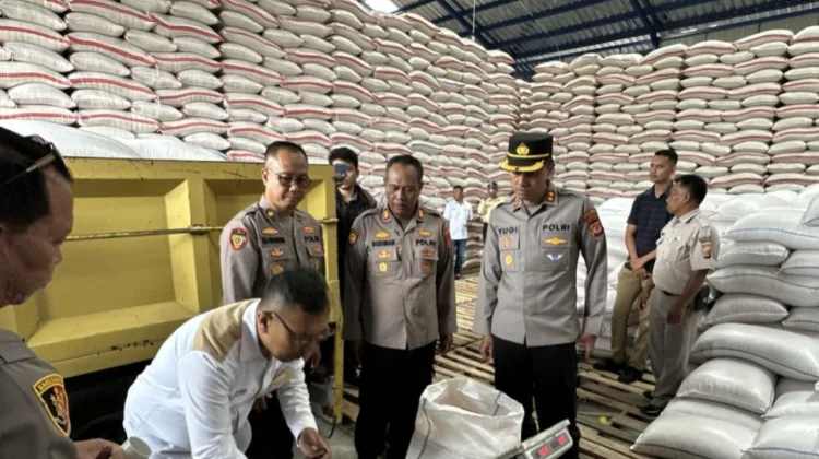 Polisi di Garut Serap Belasan Ton Jagung Hasil Panen Petani