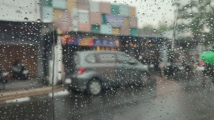Hujan Ringan Warnai Cuaca Bandung hingga Malam hari