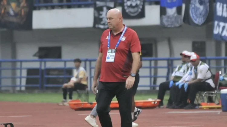 Bojan Hodak Bidik Rekor Tak Terkalahkan saat Persib Tantang Persija
