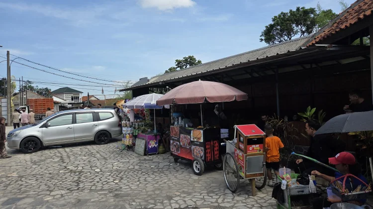 Graha Rully Jalur Bandung - Nagreg Memberikan Dampak Ekonomi untuk Warga Sekitar
