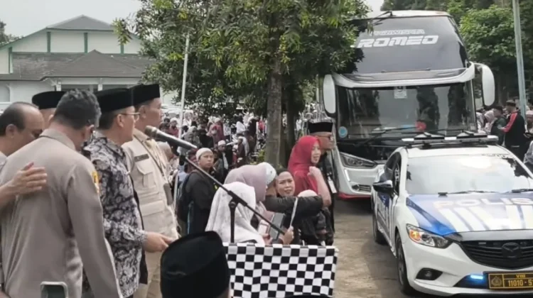 Kloter 22 Jemaah Calon Haji Kota Cimahi Resmi Dilepas menuju Tanah Suci