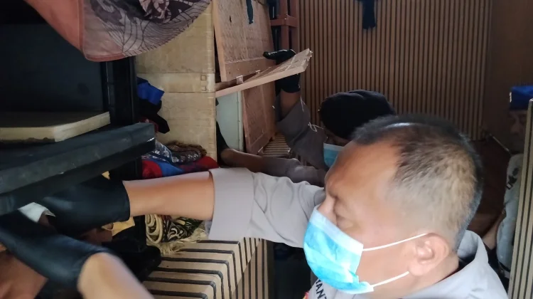 Petugas Lapas Razia Kamar Warga Binaan Lapas Kelas II B Tasikmalaya