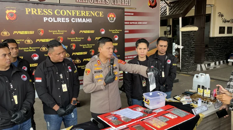 Sabu Disembunyikan di Wadah Beras, Pengedar di Lembang Ditangkap Polres Cimahi