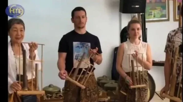 Ini Kiat Belajar Bermain Angklung Mudah dan Cepat