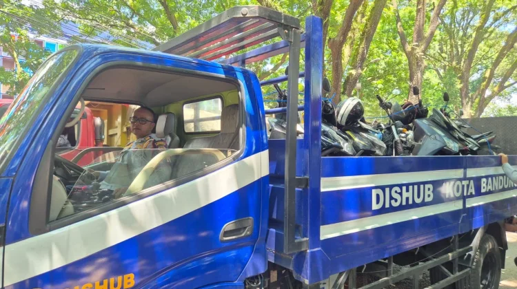 Dishub Kota Bandung dan Polisi Tertibkan Parkir Liar di  Beberapa Titik
