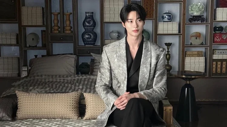 Byeon Woo Seok Jadi Pengisi OST Drama "Perfect Crown"