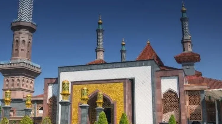 Kemegahan Spiritual Masjid At-Taqwa Kebanggaan Cirebon