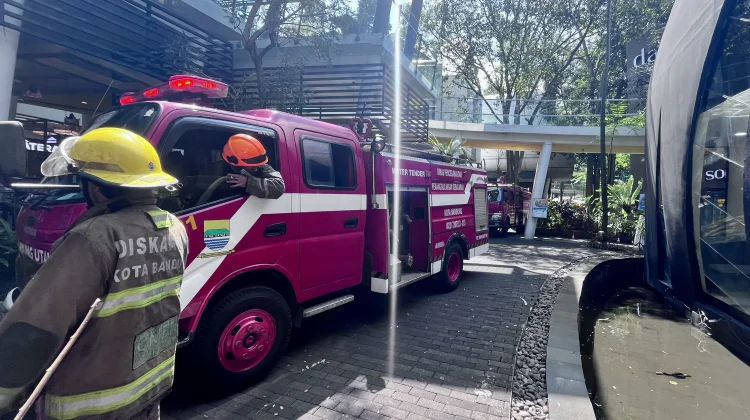 Diduga Kebocoran Gas, Restoran di Ciwalk Kebakaran