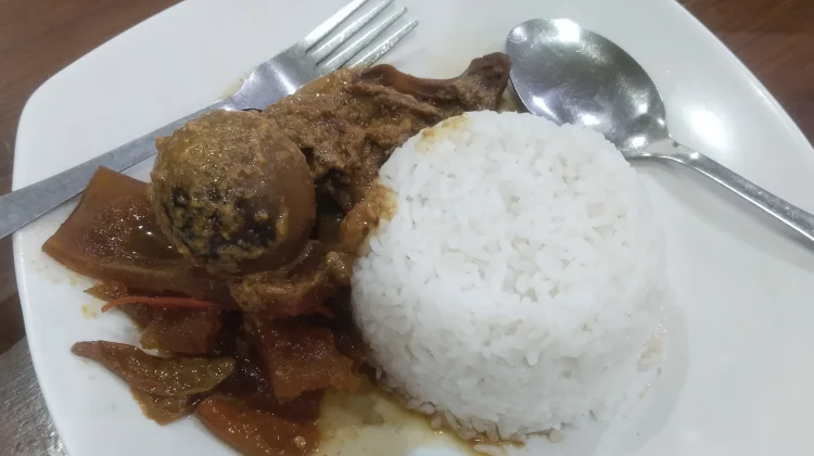 Nih, yang Belum Tahu Perbedaan Gudeg Jogjakarta dan Solo