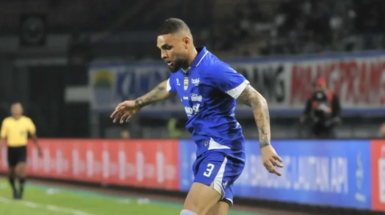 Kondisi Kurzawa Berangsur Pulih, Dokter Persib Targetkan Tampil di Laga Terakhir