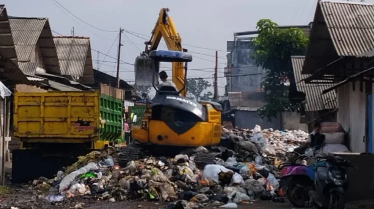 DLH Kota Tasikmalaya Melakukan Penanganan Khusus Sampah di Sejumlah Lokasi