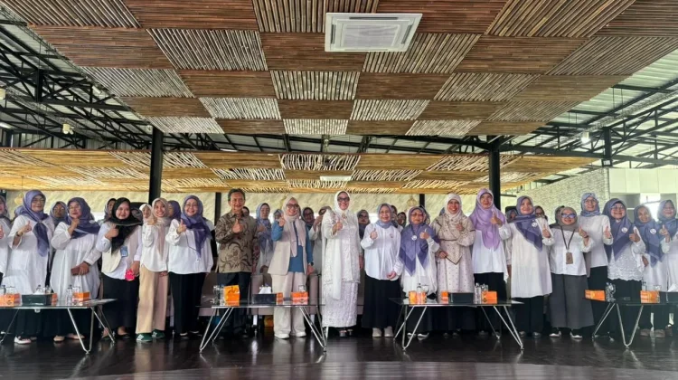 Siti Muntamah Dukung Program Sekolah Lansia Perempuan Nyaah Ka Indung