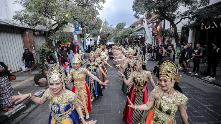 Mahkota Binokasih Kirab Budaya Milangkala Tatar Sunda Siap Meriahkan Bandung
